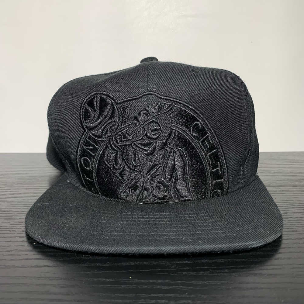 Mitchell & Ness Boston Celtics Basketball NBA SnapBack Hat Cap Logo Black